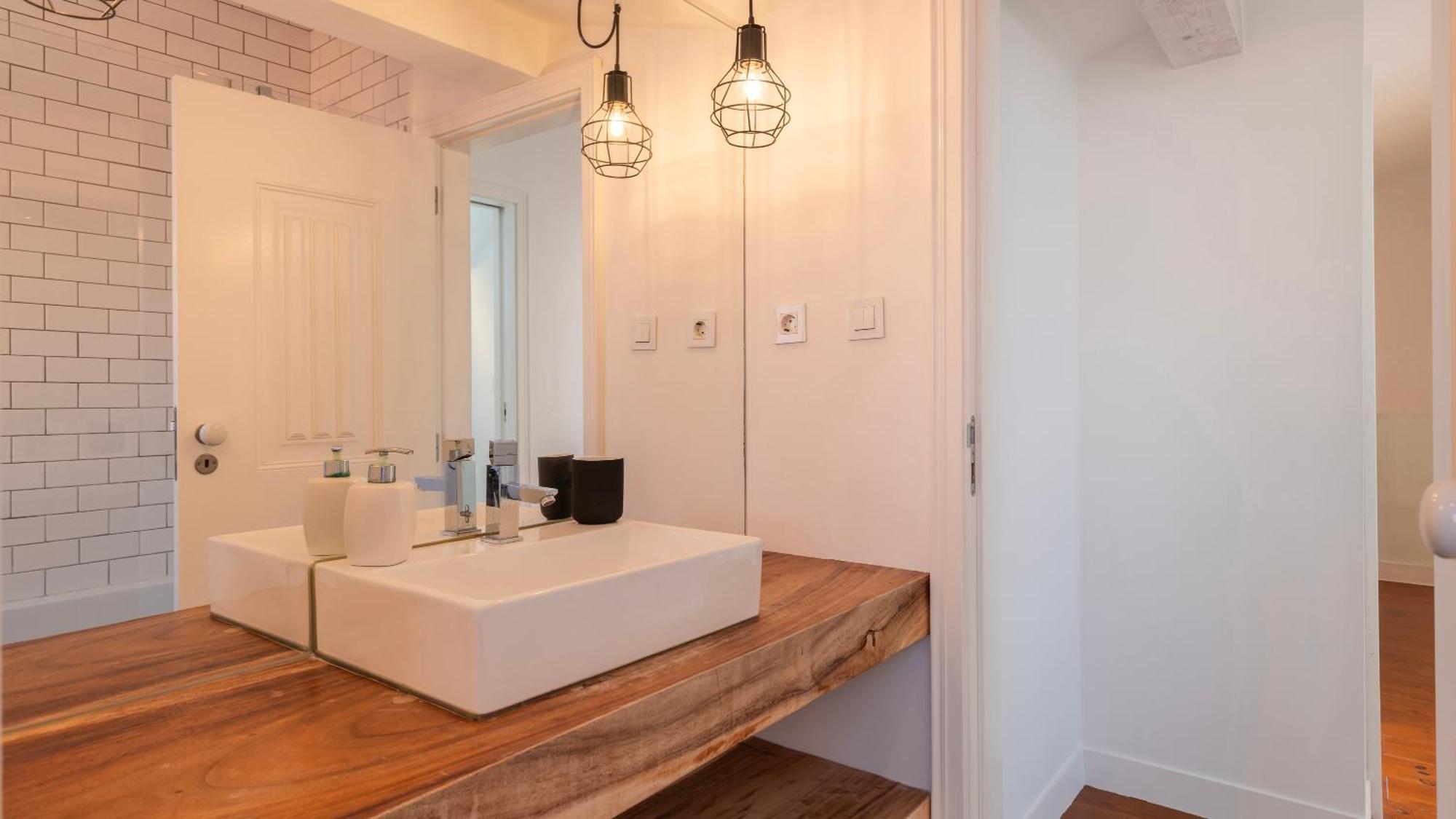Charming 3Bdr Duplex In City Center By Lovelystay Лісабон Екстер'єр фото
